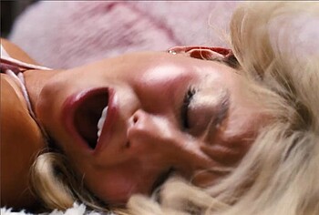 Sydney Sweeney Nude And Rubbing Pussy Scenes in Euphoria