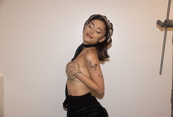 Ariana Grande Nude And NipSlip Photos