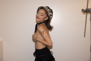 Ariana Grande Nude And NipSlip Photos