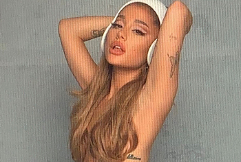 Ariana Grande Nude And NipSlip Photos