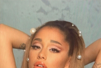 Ariana Grande Nude And NipSlip Photos