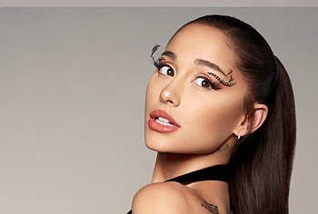 Ariana Grande Nude And NipSlip Photos