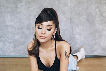 Ariana Grande Nude And NipSlip Photos