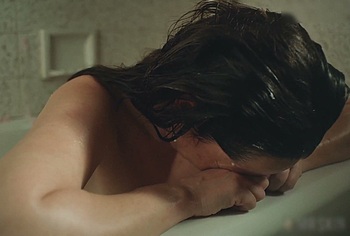 Jena Malone Nude And Sexy Bath Scenes in Sylvia