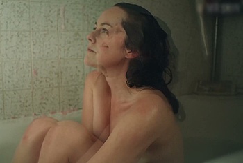 Jena Malone Nude And Sexy Bath Scenes in Sylvia