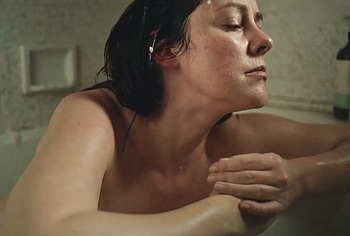 Jena Malone Nude And Sexy Bath Scenes in Sylvia