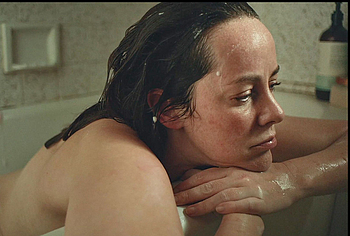 Jena Malone Nude And Sexy Bath Scenes in Sylvia