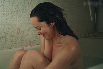 Jena Malone Nude And Sexy Bath Scenes in Sylvia