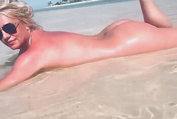 Britney Spears Nude And Transparent Lingerie Selfie Pics