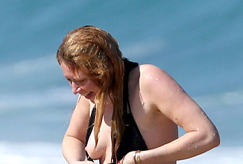 Natasha Lyonne Nude And See Through Photos